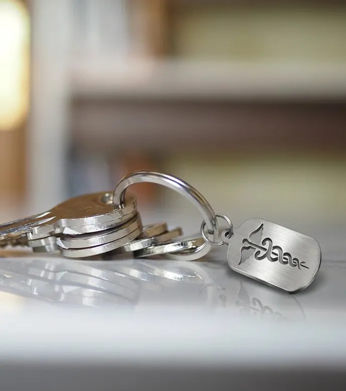Schlüssel zur eigenen Hausarztpraxis als Symbol für die Niederlassung